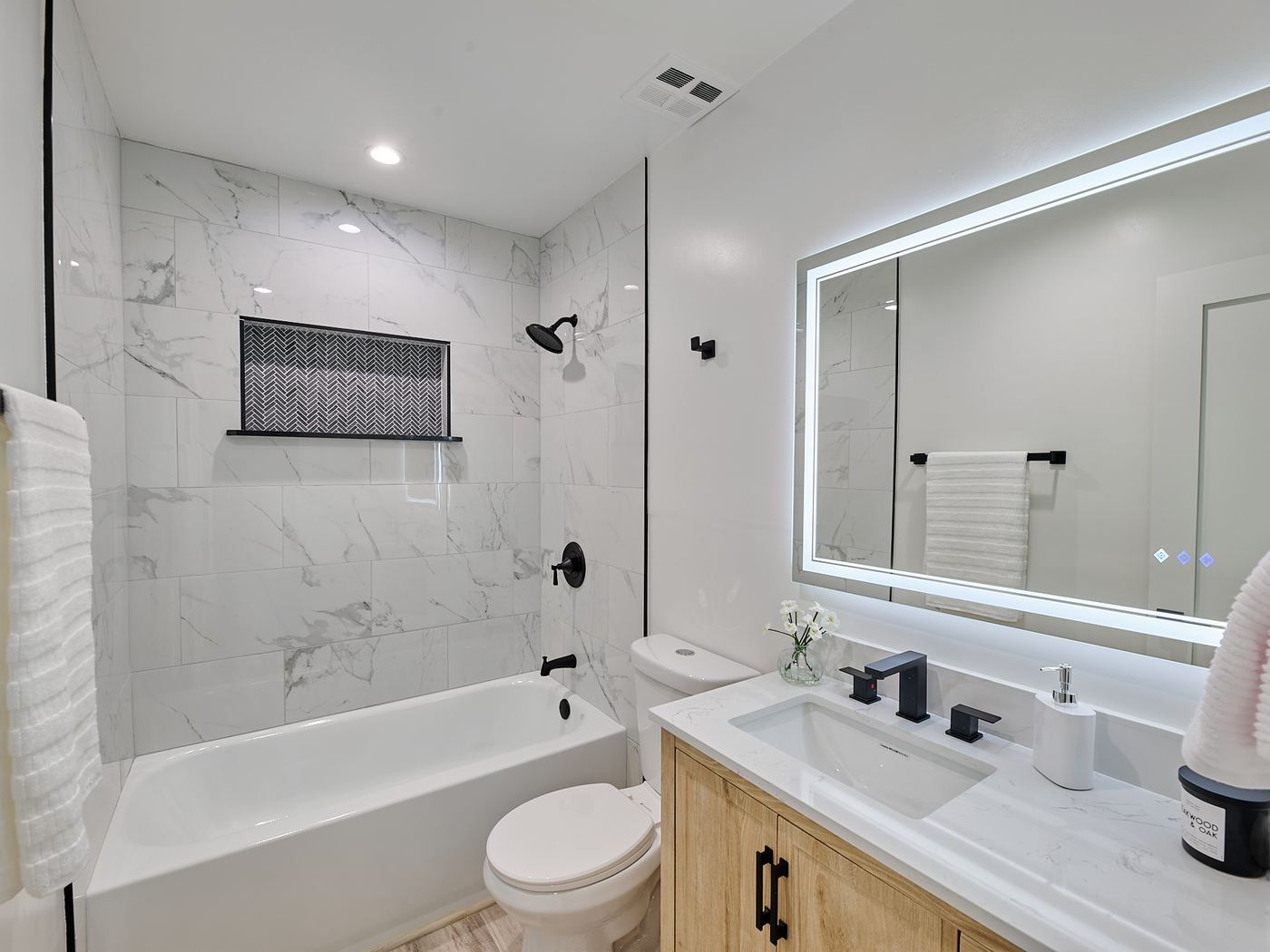 Second bath with tub
