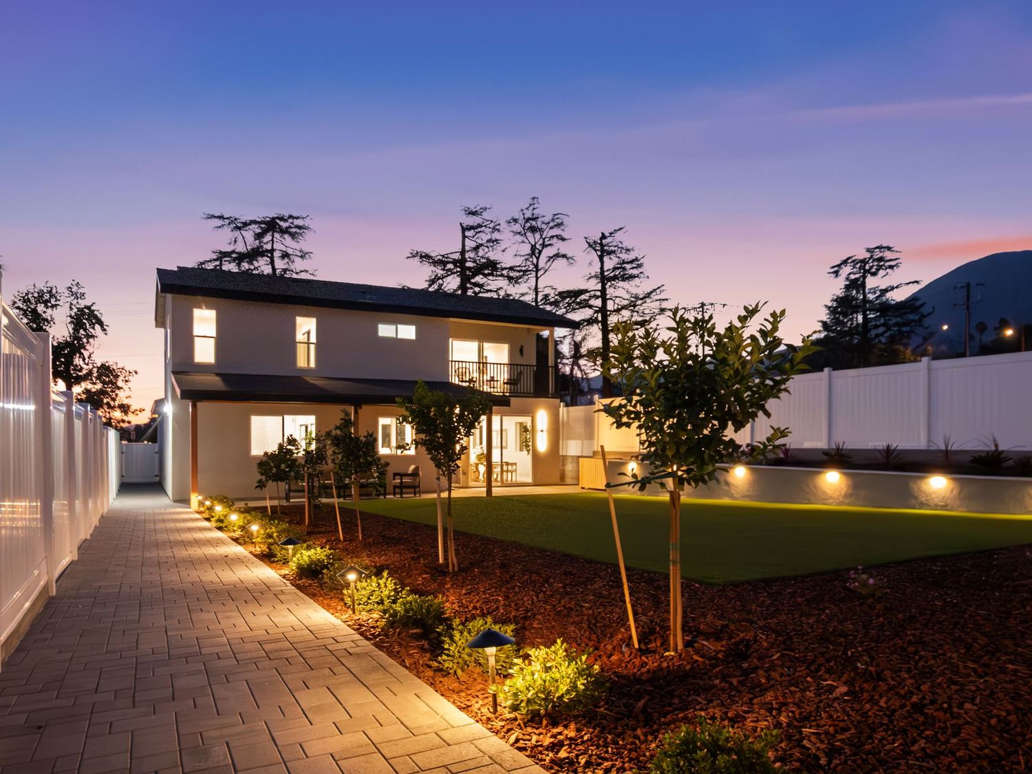 Custom home and yard at twilight — Fair Oaks Residence, Altadena