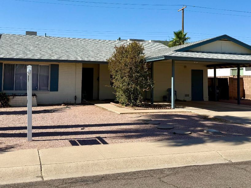 Fully renovated Scottsdale home with new exterior — Palm Lane Residence