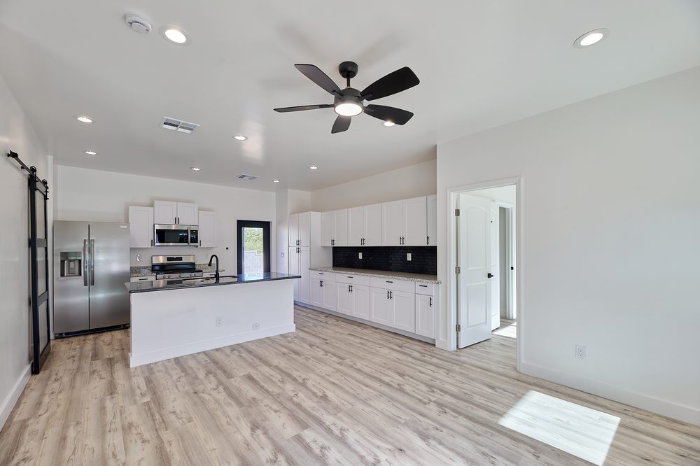 Living & kitchen